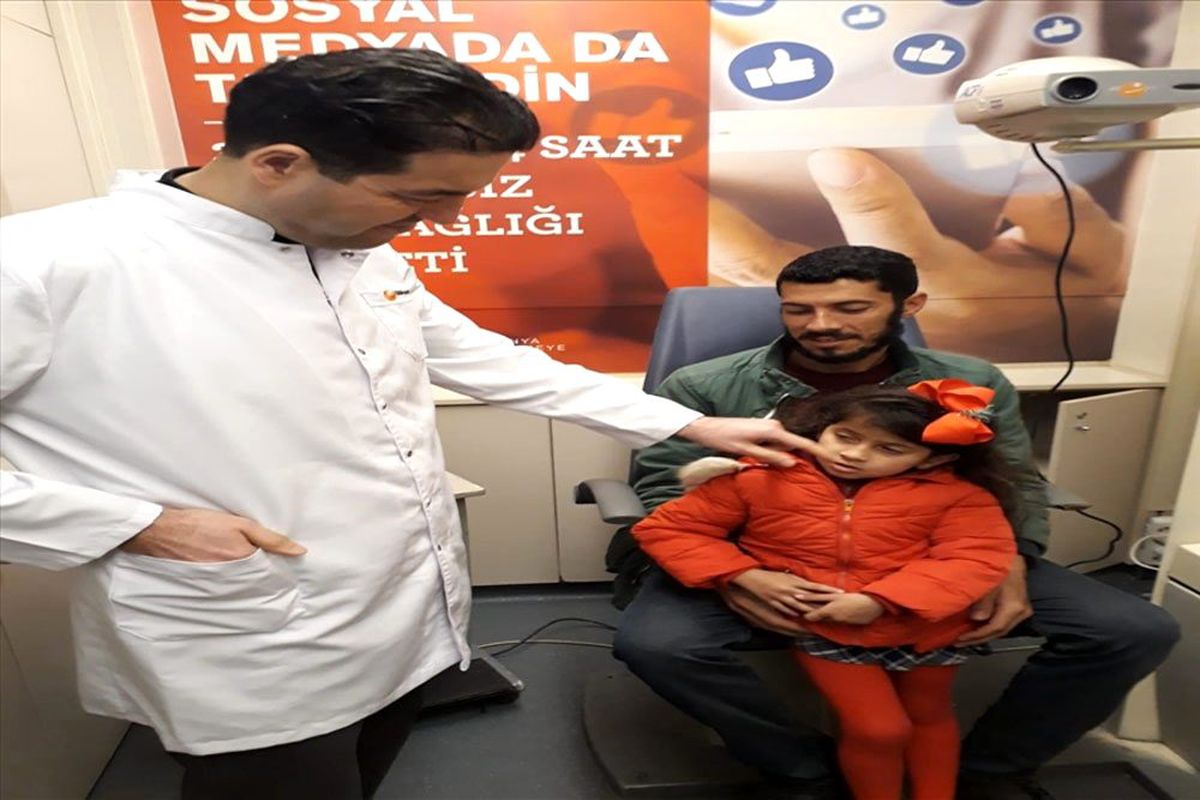 Sağlık Bakanlığı ve TSK\'dan Tel Abyad\'da göz taraması