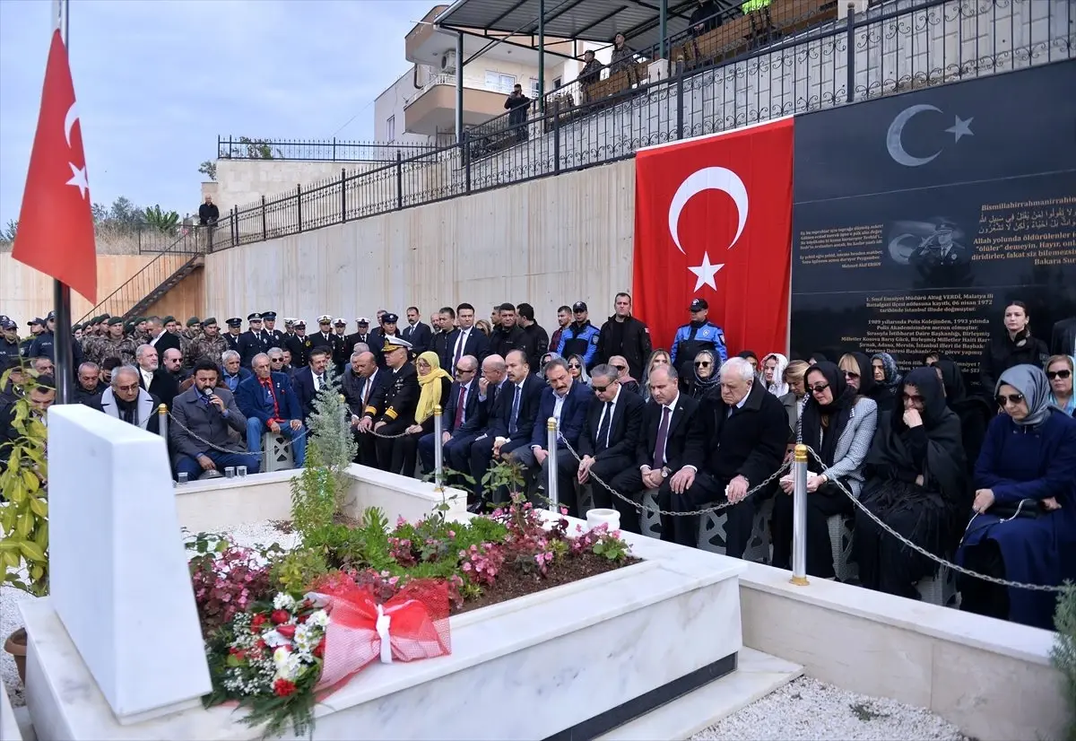 Şehit Emniyet Müdürü Altuğ Verdi mezarı başında anıldı