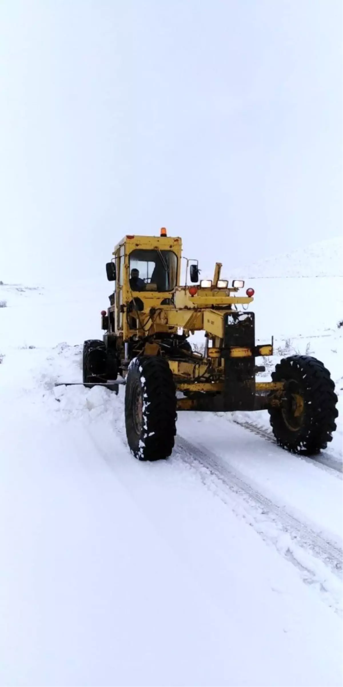 Tuşba Belediyesinden kar mesaisi