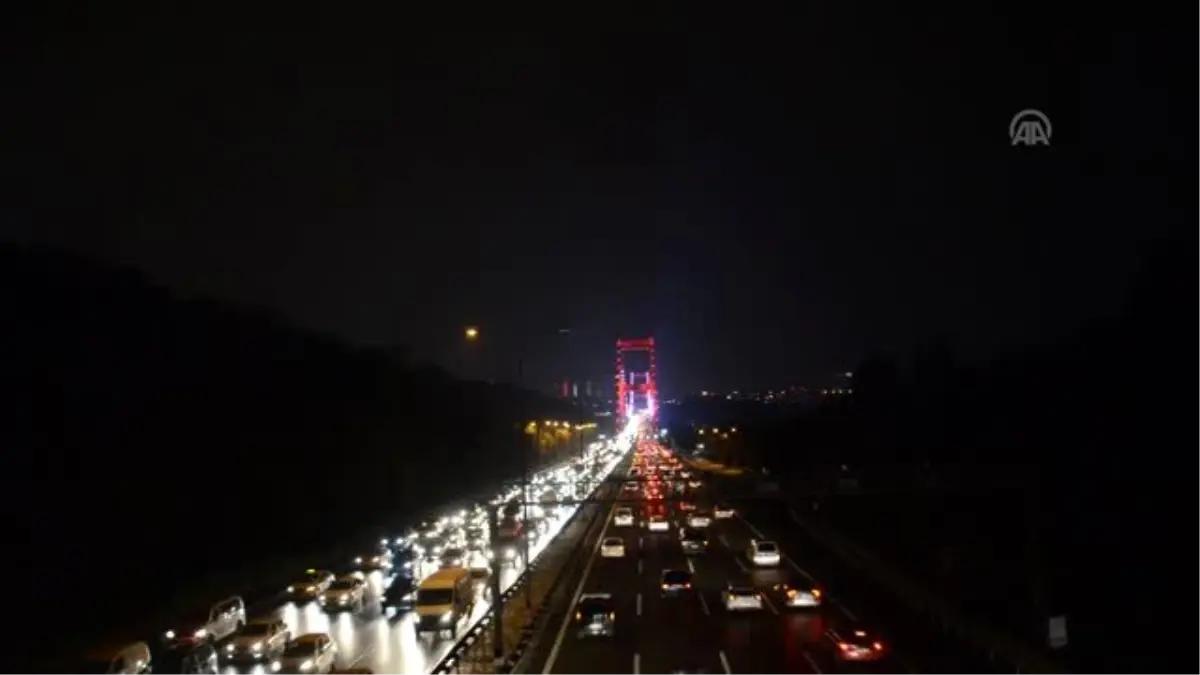 Yağış nedeniyle trafik yoğunluğu oluştu