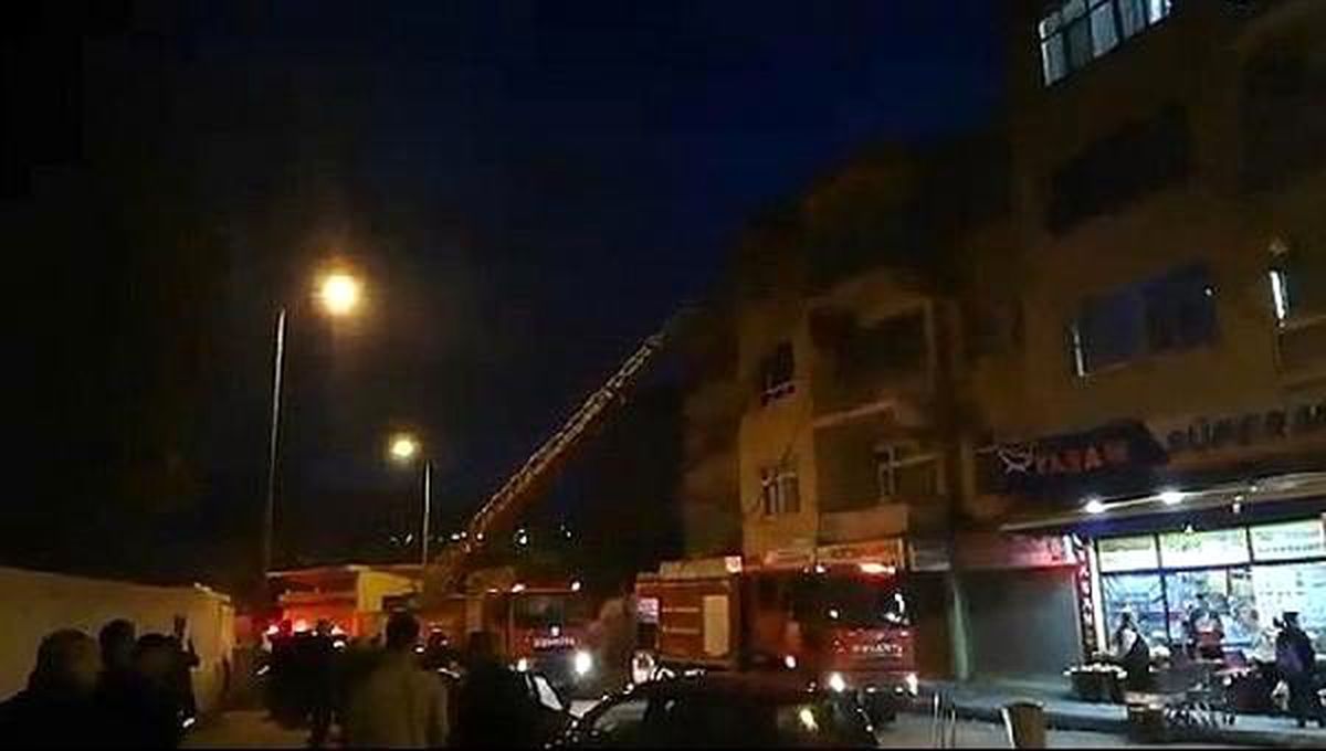 Yangında dumandan etkilenen yaşlı çift kurtarıldı