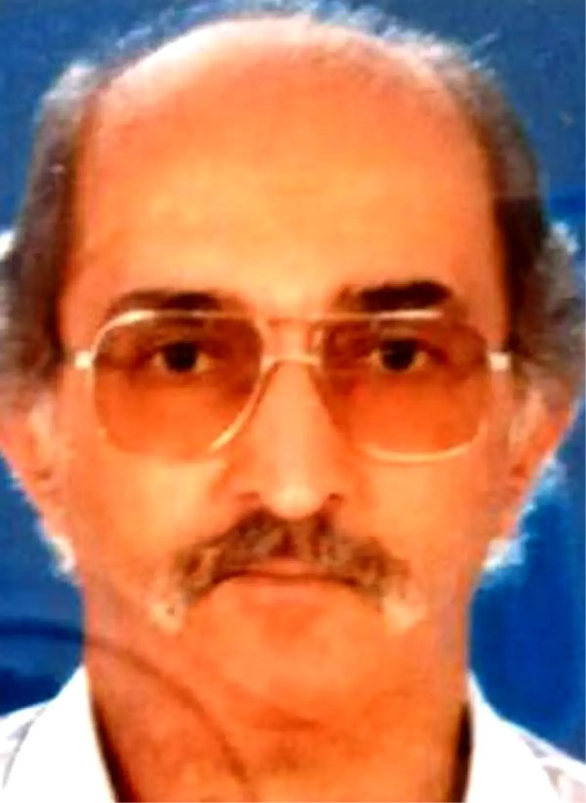 Yerel sanatçı, kahvede çay içerken kalp krizinden öldü