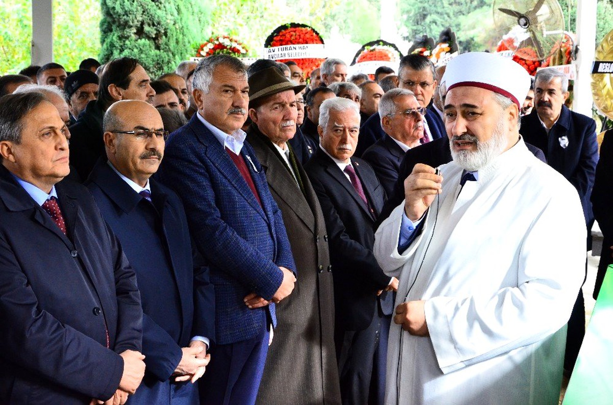 Zeydan Karalar\'ın kayınpederi son yolculuğuna uğurlandı