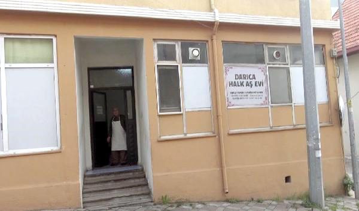 13 yıldır her gün 300 kişiyi doyuruyorlar