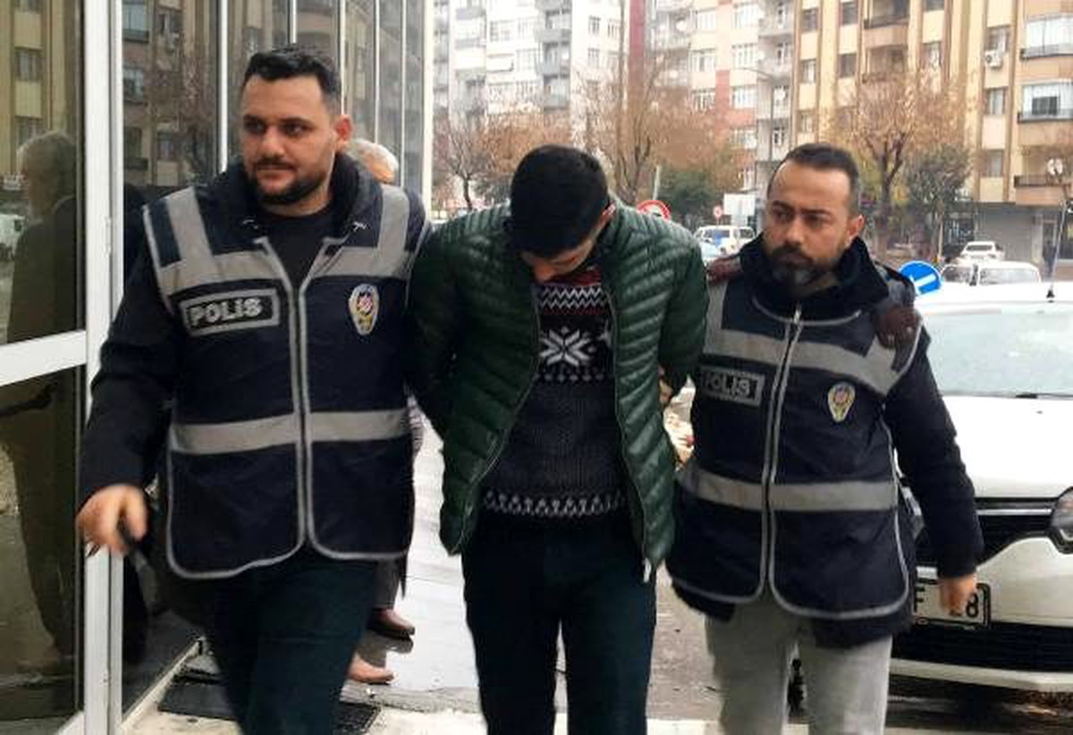 3 öğrenciyi gasbedip, 1\'ini bıçakladı \'Hatırlamıyorum\' dedi