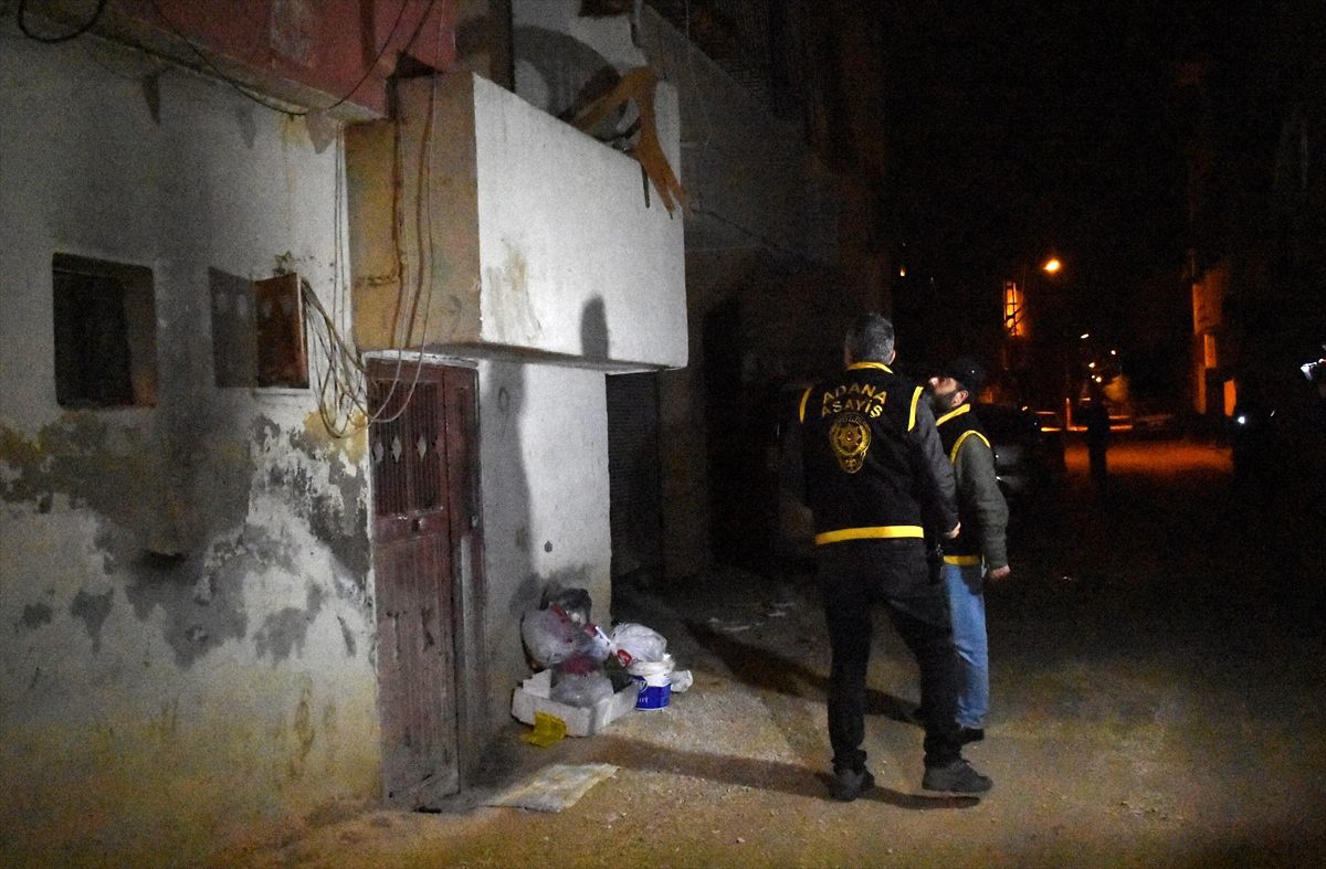Adana\'da aranan hükümlülere şafak operasyonu