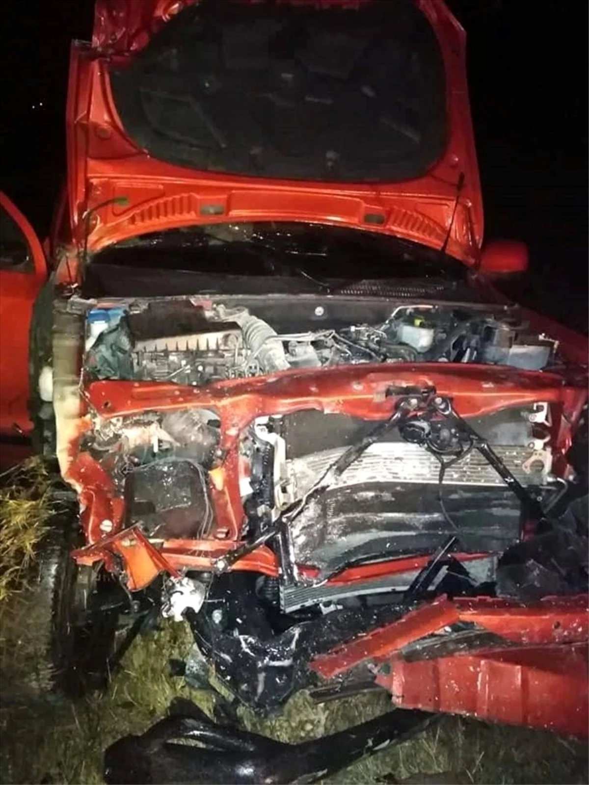 Afyonkarahisar\'da otomobil ile hafif ticari araç çarpıştı: 4 ölü, 2 yaralı
