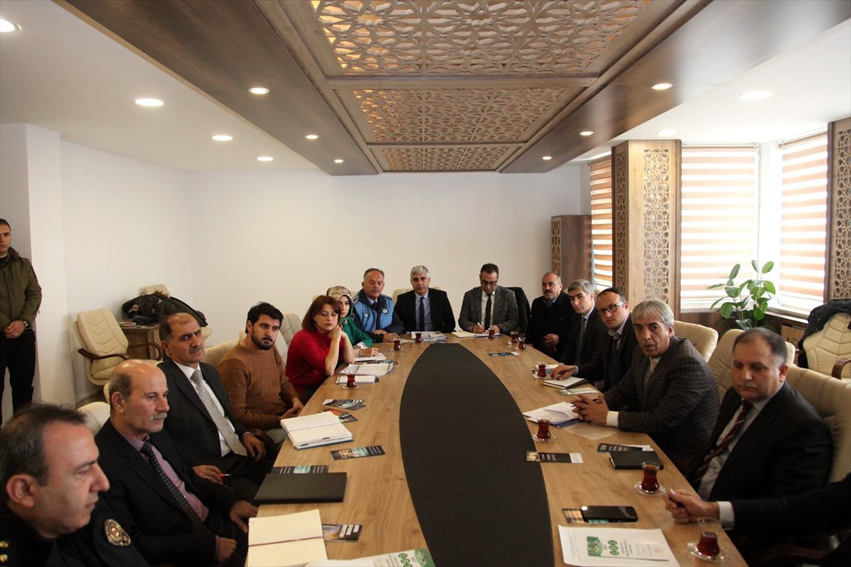 Ahlat\'ta "bağımlılık ve bağımlılık yapıcı maddelerle mücadele" toplantısı