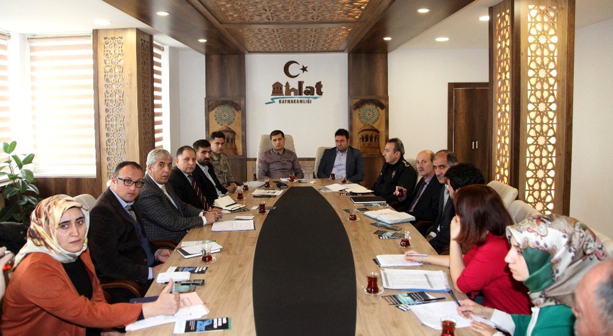 Ahlat\'ta "Bağımlılık ve Bağımlılık Yapıcı Maddelerle Mücadele" toplantısı