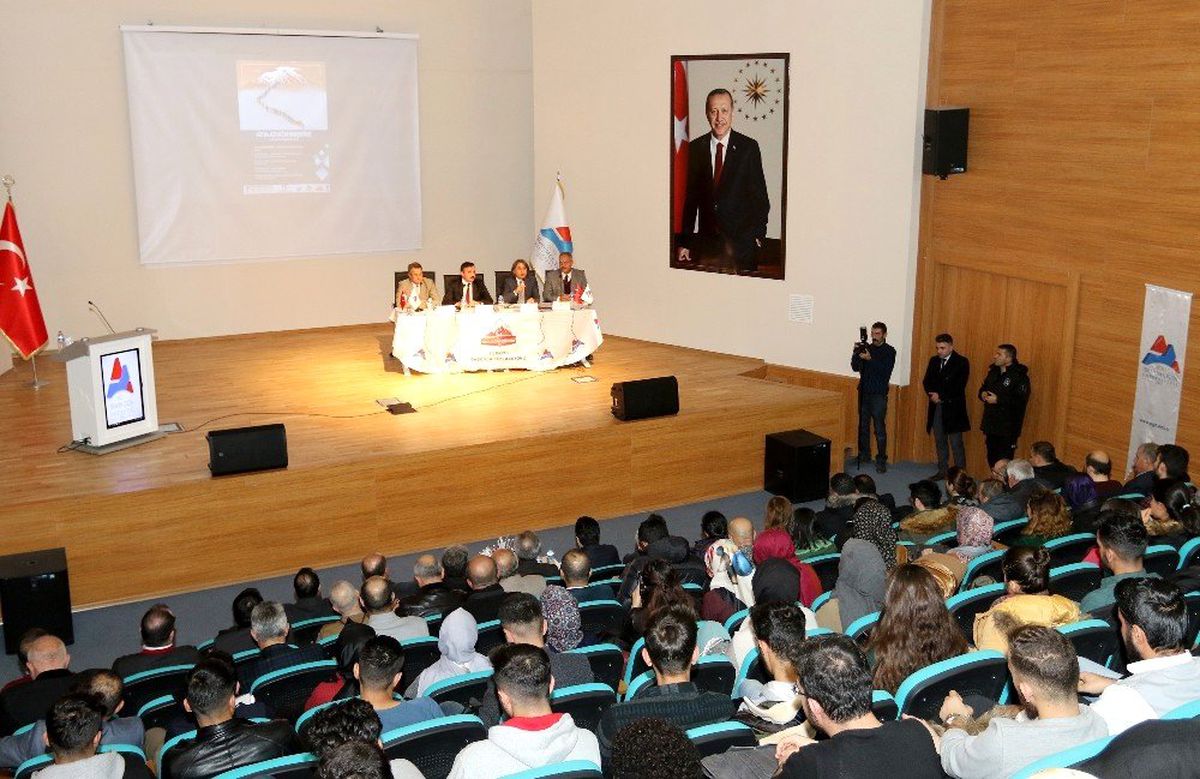 AİÇÜ\'de "Ağrı\'da Ağrı Dağını Konuşuyoruz" paneli düzenlendi