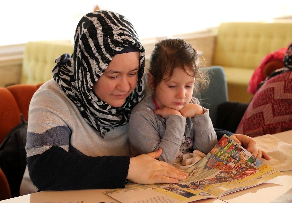 Anne babalar çocukları ile birlikte kitap okudu