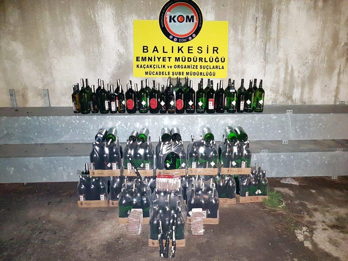 Balıkesir\'de kaçak içki operasyonunda 3 şüpheli yakalandı