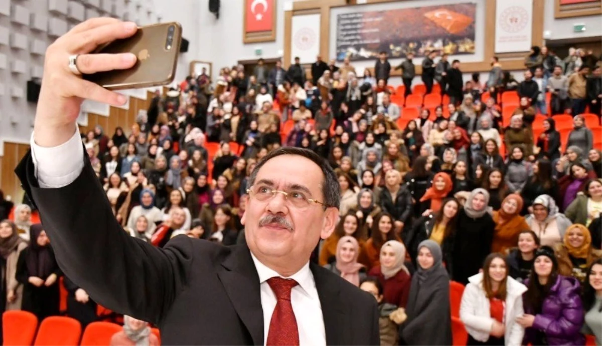 Başkan Demir\'den üniversite öğrencilerine: "Kendinizi iyi yetiştirin"