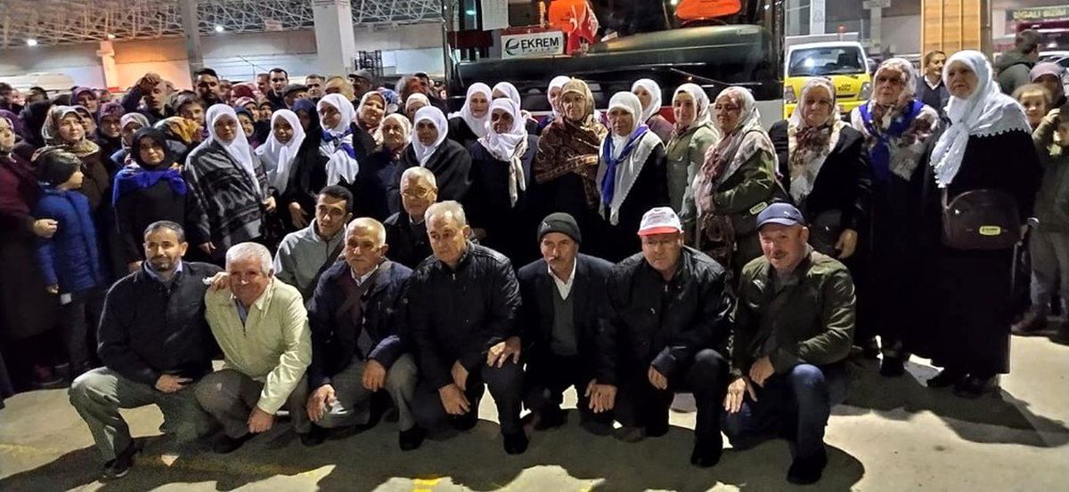 Başkan Öz, hemşehrilerini umreye uğurladı