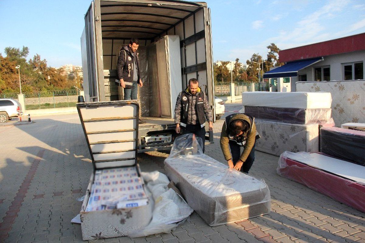 Baza içinde kaçak sigara çıktı