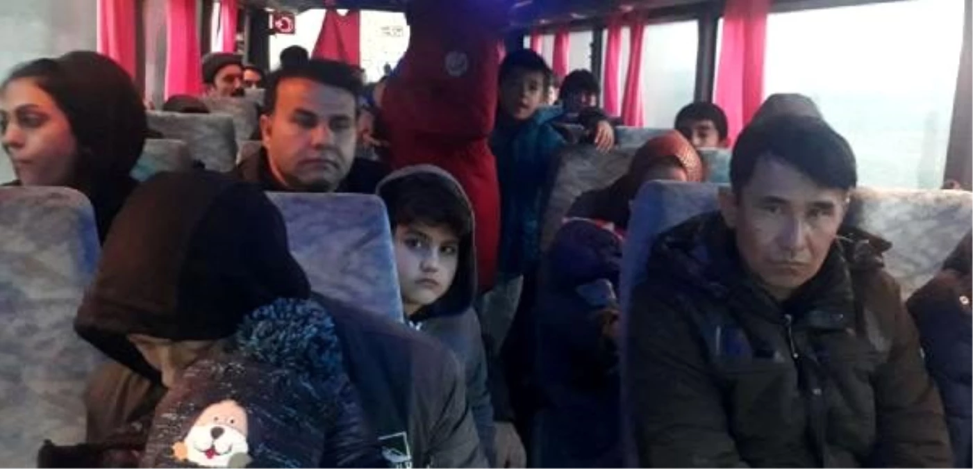 Çanakkale\'de minibüste 50 kaçak göçmen yakalandı
