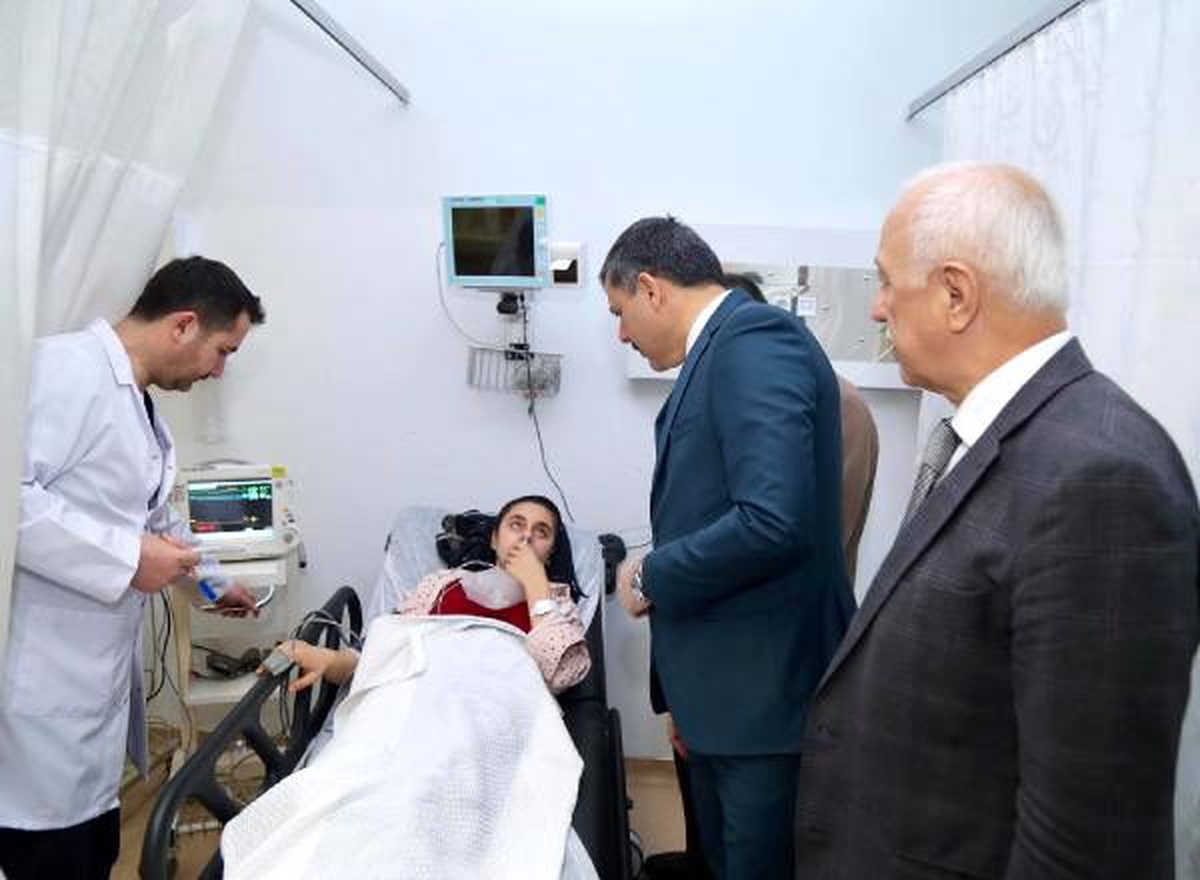Çorum\'da kız öğrenci yurdunda zehirlenme: 105 kişi hastaneye kaldırıldı (4)