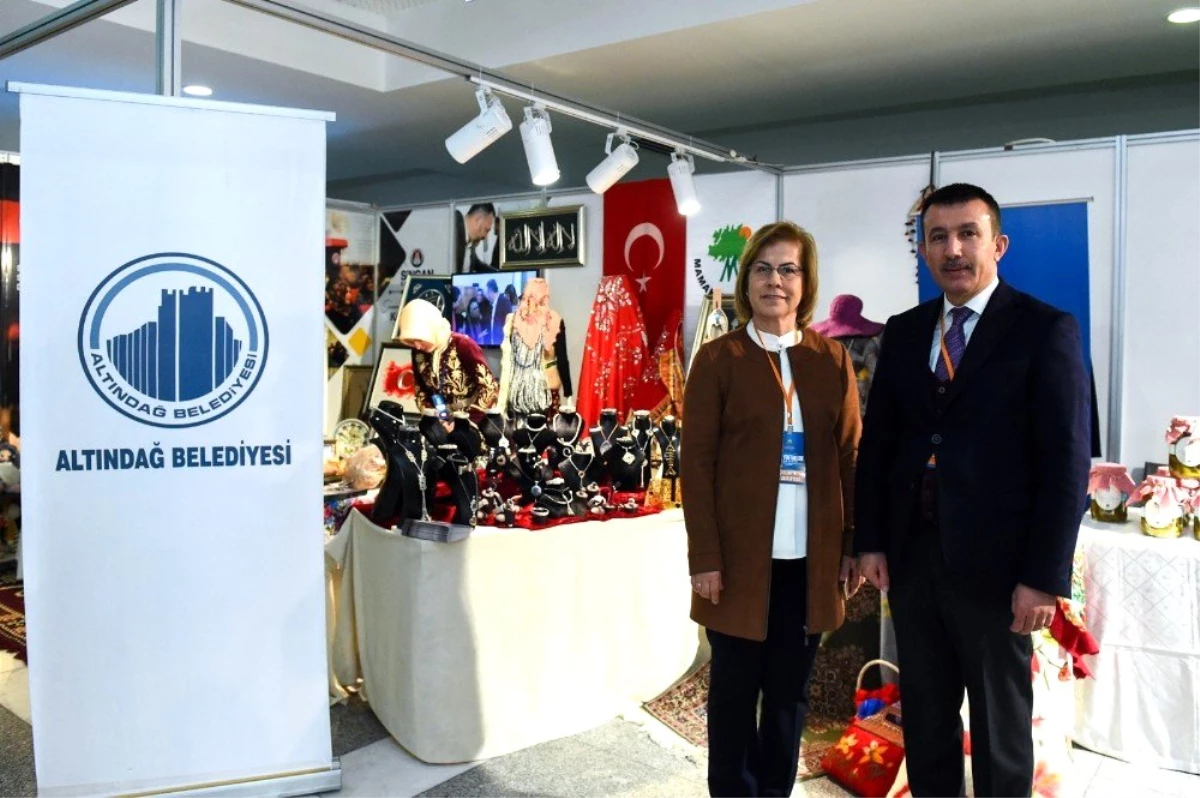 Cumhurbaşkanı Erdoğan, Yerel Yönetimlerde 6. Kadın Şurası\'nda Altındağ standını ziyaret etti