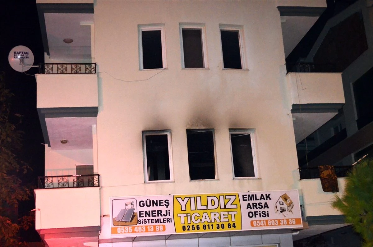 Didim\'de apartmanda çıkan yangın söndürüldü