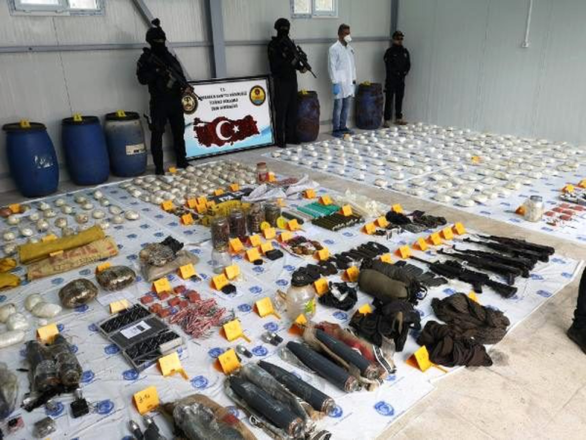 Diyarbakır\'da PKK cephanesi ele geçirildi: 22 gözaltı