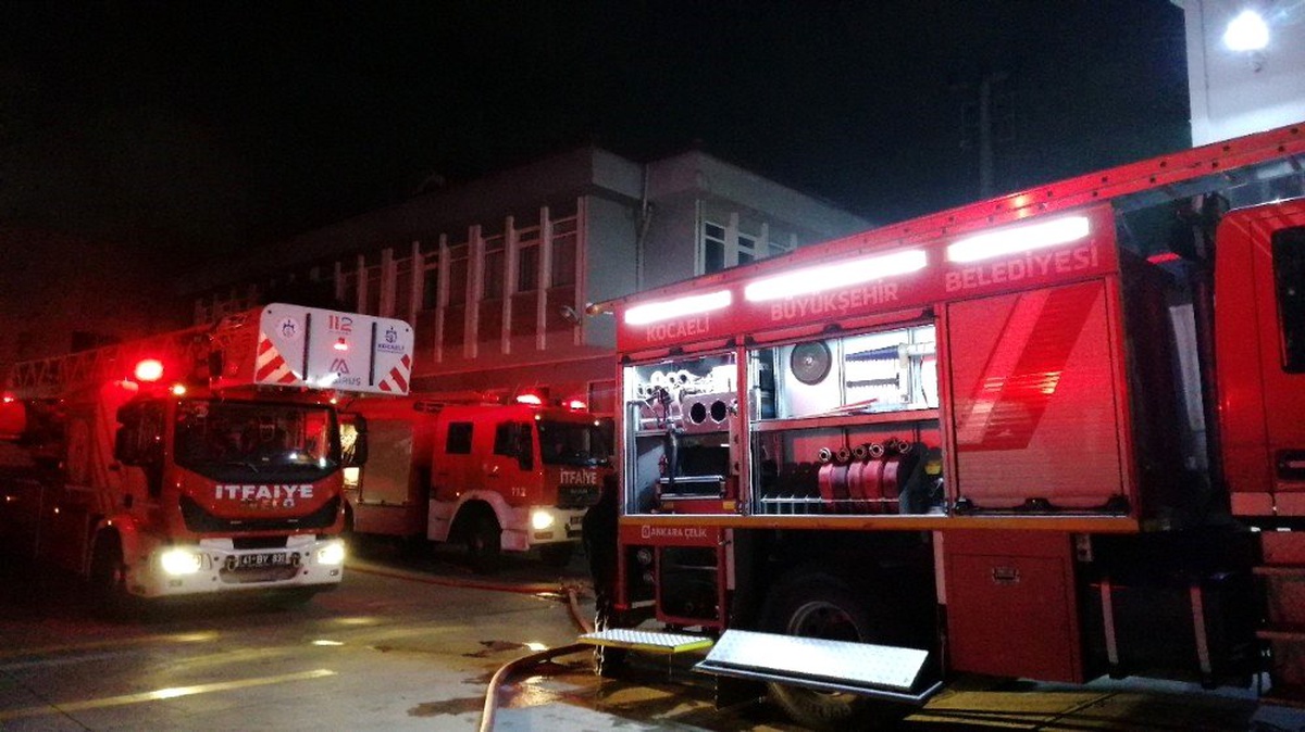 Döküm fabrikasında çıkan yangın maddi hasara neden oldu