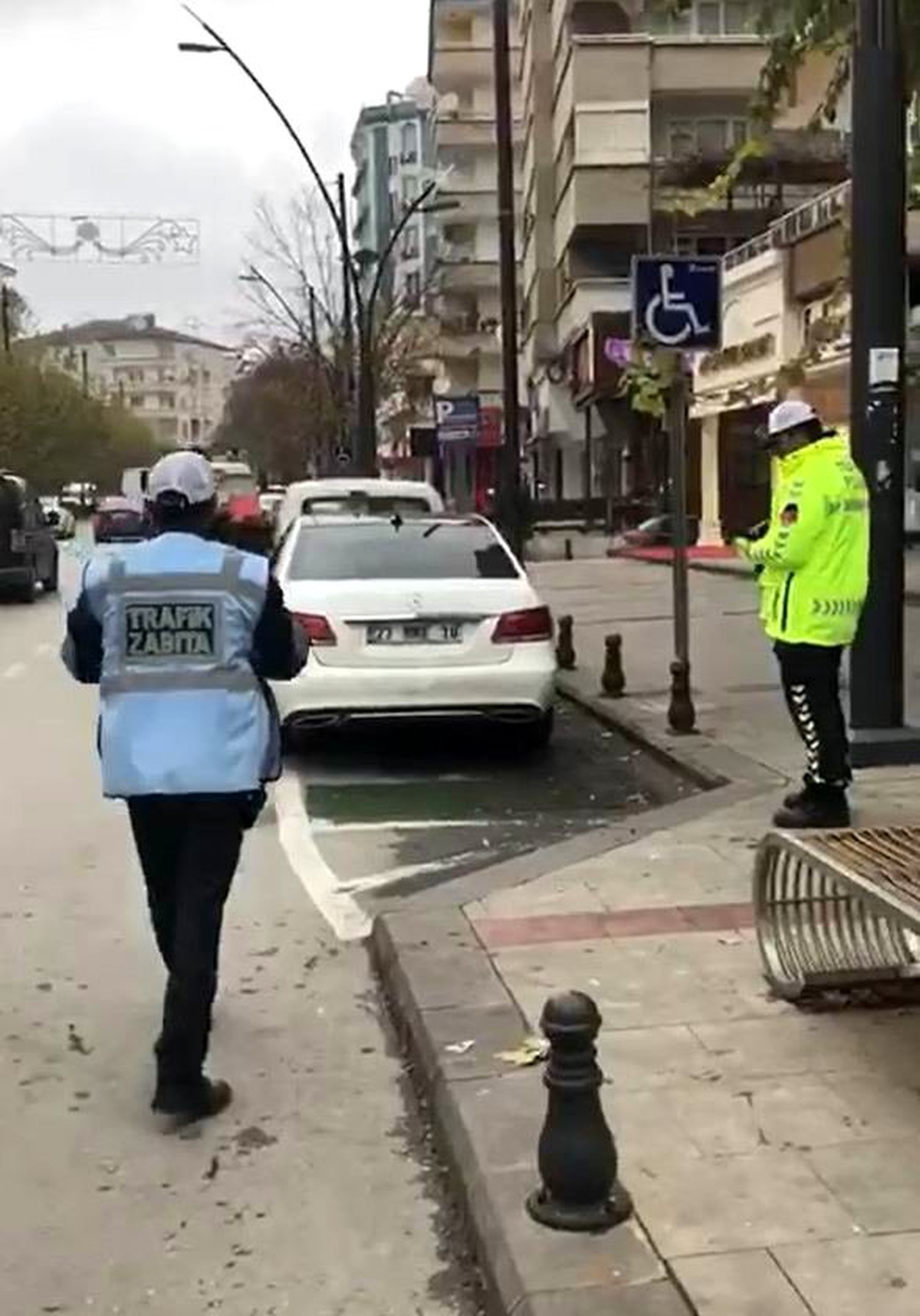 Engelli yerlerine park edenlere ceza yağdı