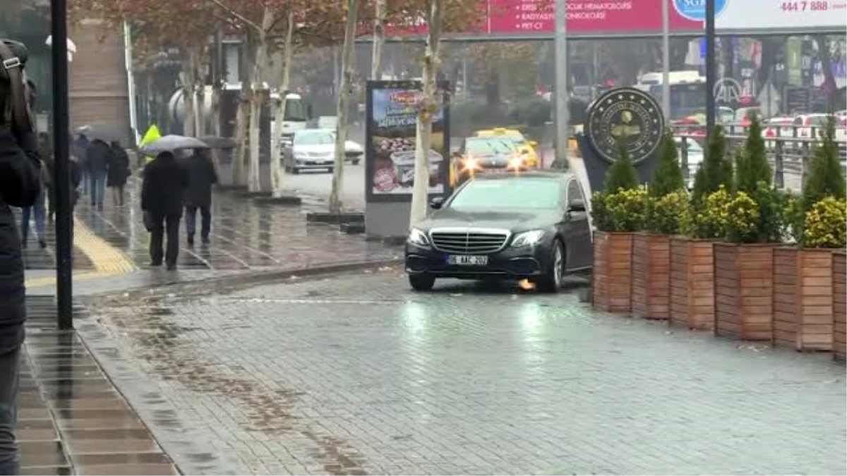 Eski milletvekili Ayhan Sefer Üstün yeni partinin kurulduğunu duyurdu