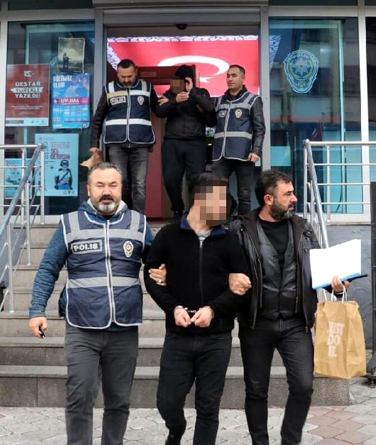 Gasp iddiasıyla gözaltına alınan amca ile yeğeni tutuklandı