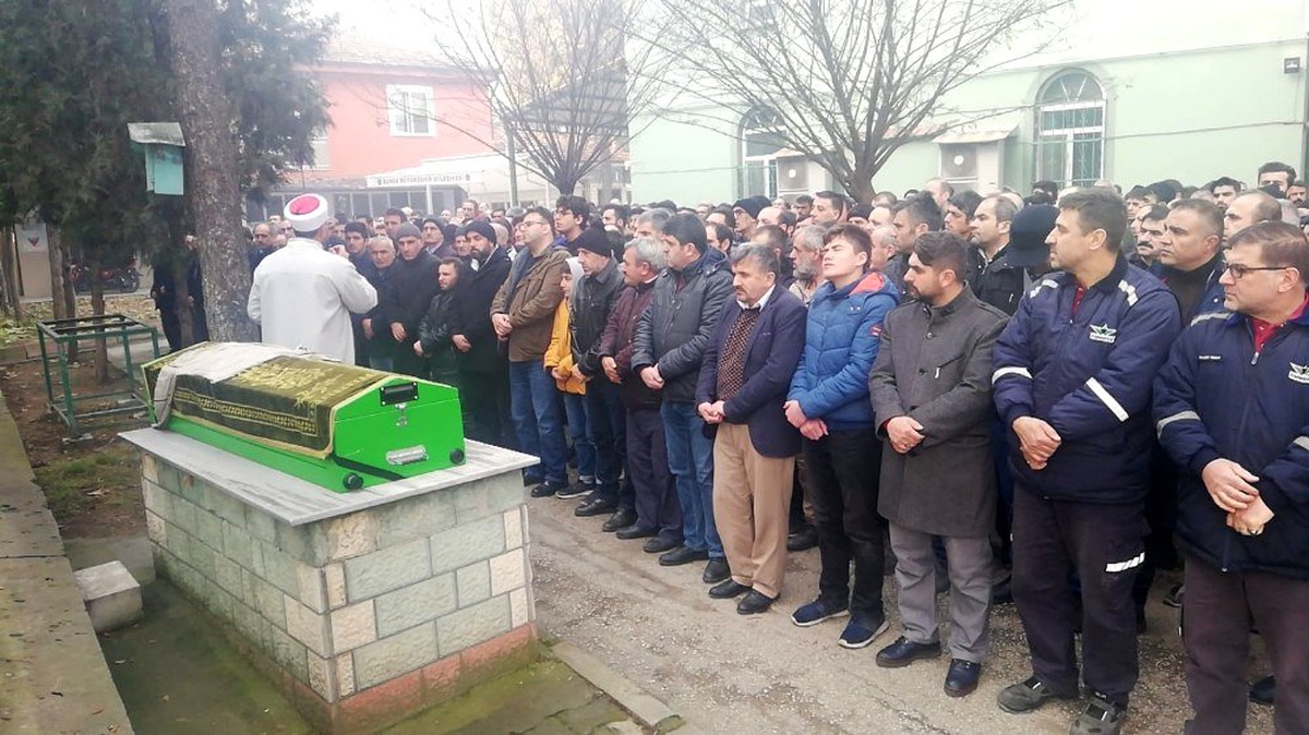Gözyaşları arasında toprağa verildi