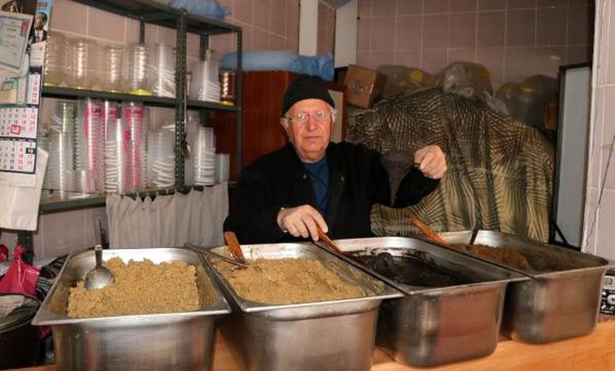 Haşhaşı hem üretiyor, hem işliyor