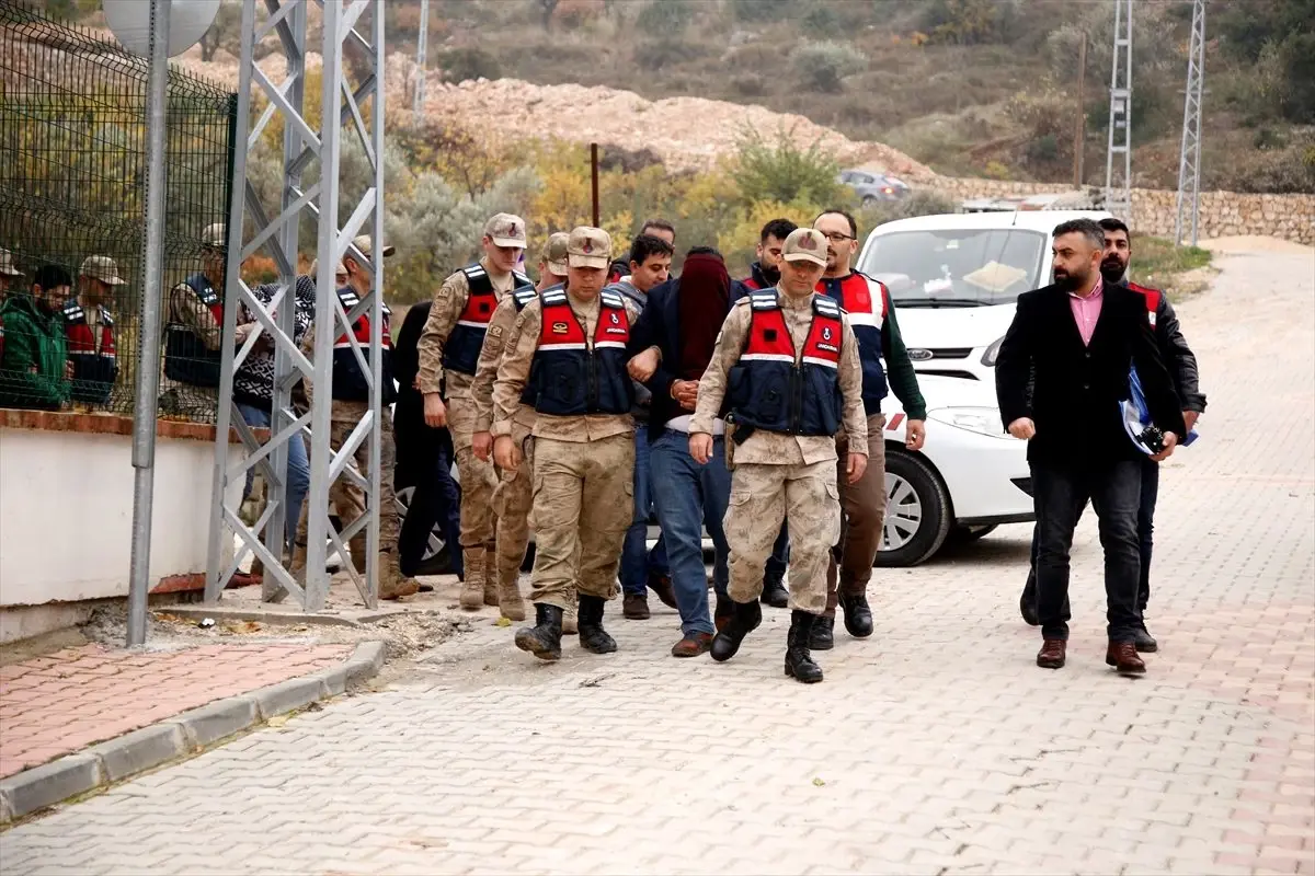 Hatay\'da göçmen kaçakçılığı operasyonunda 10 zanlı yakalandı
