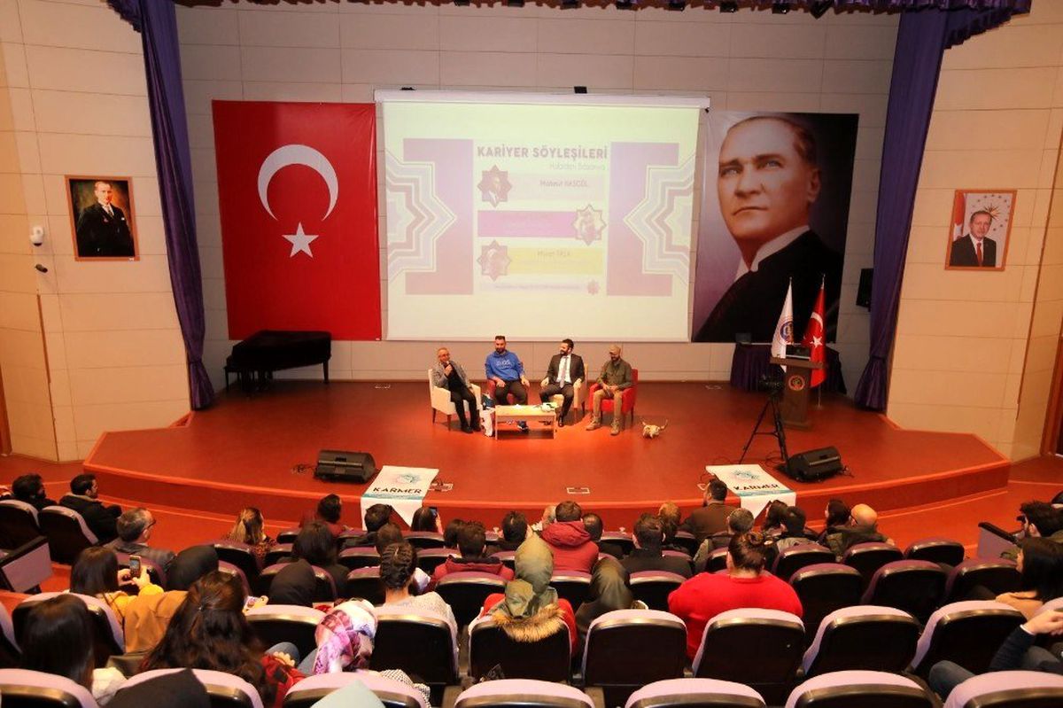 Hobileriyle başarıya ulaşanlar öğrencilerle buluştu