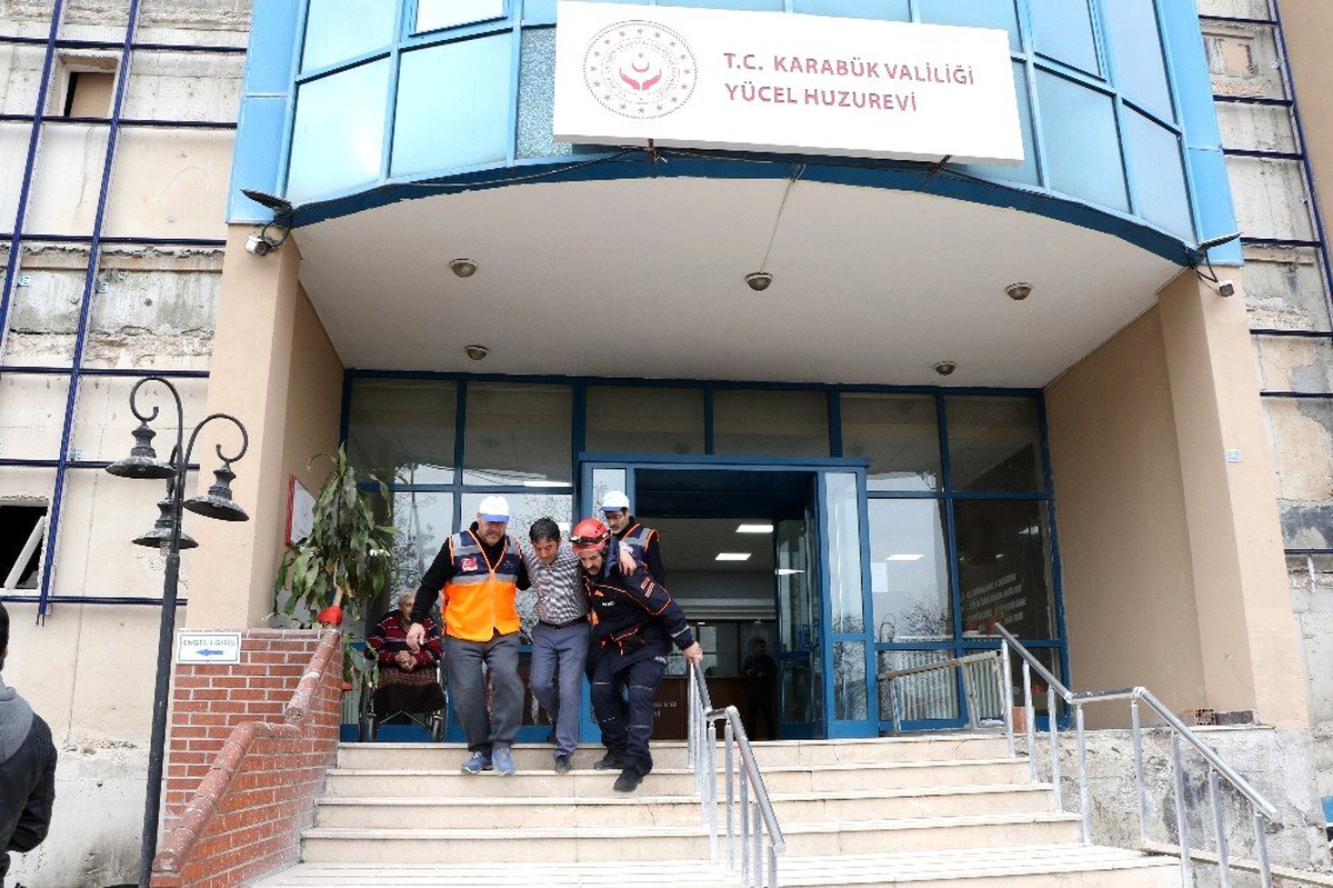 Huzurevinde deprem ve yangın tatbikatı