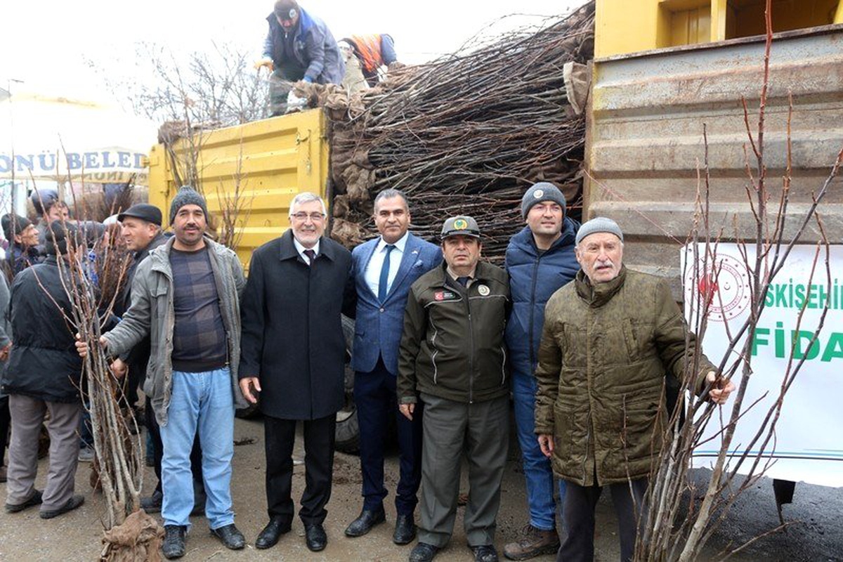 İnönü\'de 15 bin meyve fidanı dağıtıldı