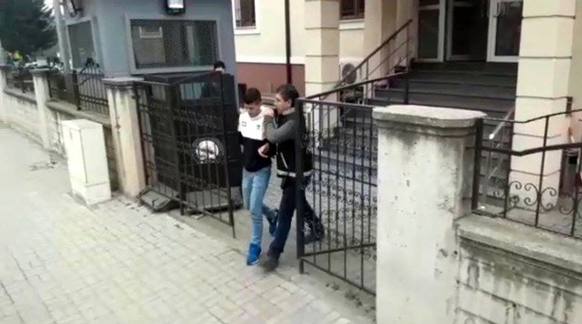 İş yerinden bilgisayar ve para çalan maskeli hırsız tutuklandı