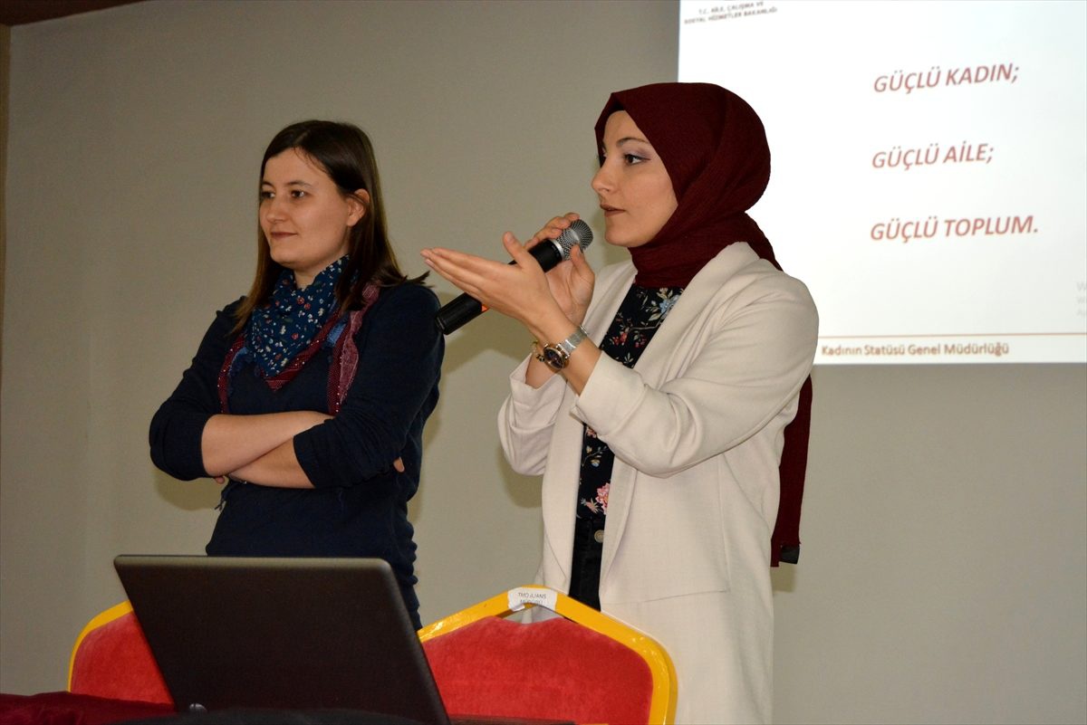 İslahiye İİBF\'den "Aile içi ve kadına yönelik şiddetle mücadele" semineri
