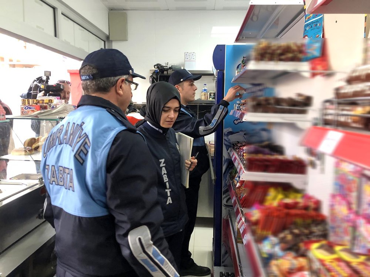 İstanbul\'da okul kantinlerinde şırınga çikolata denetimi