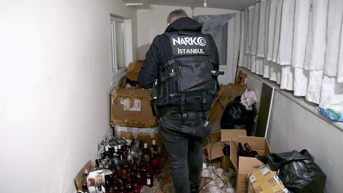 İstanbul merkezli 147 adrese operasyon: 200 ton sahte içki bulundu