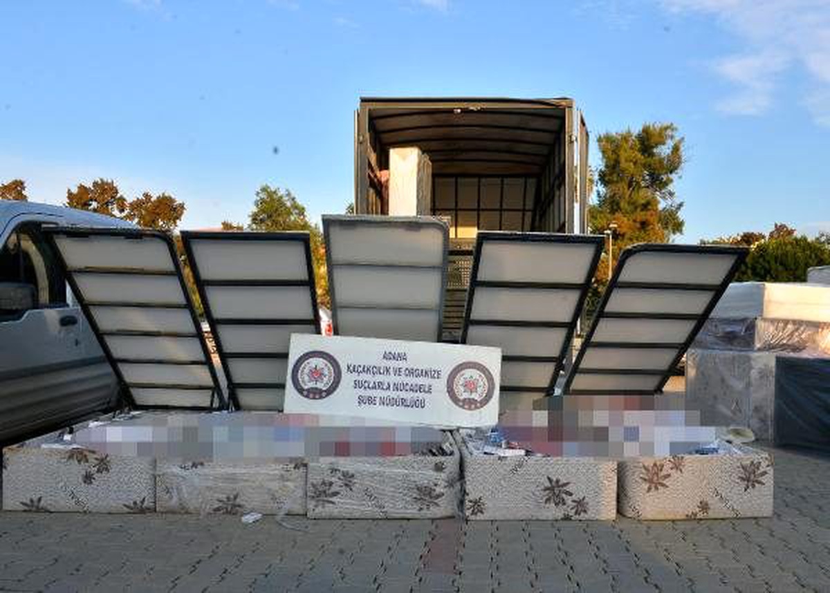 Kamyonetteki yataklardan kaçak sigara çıktı