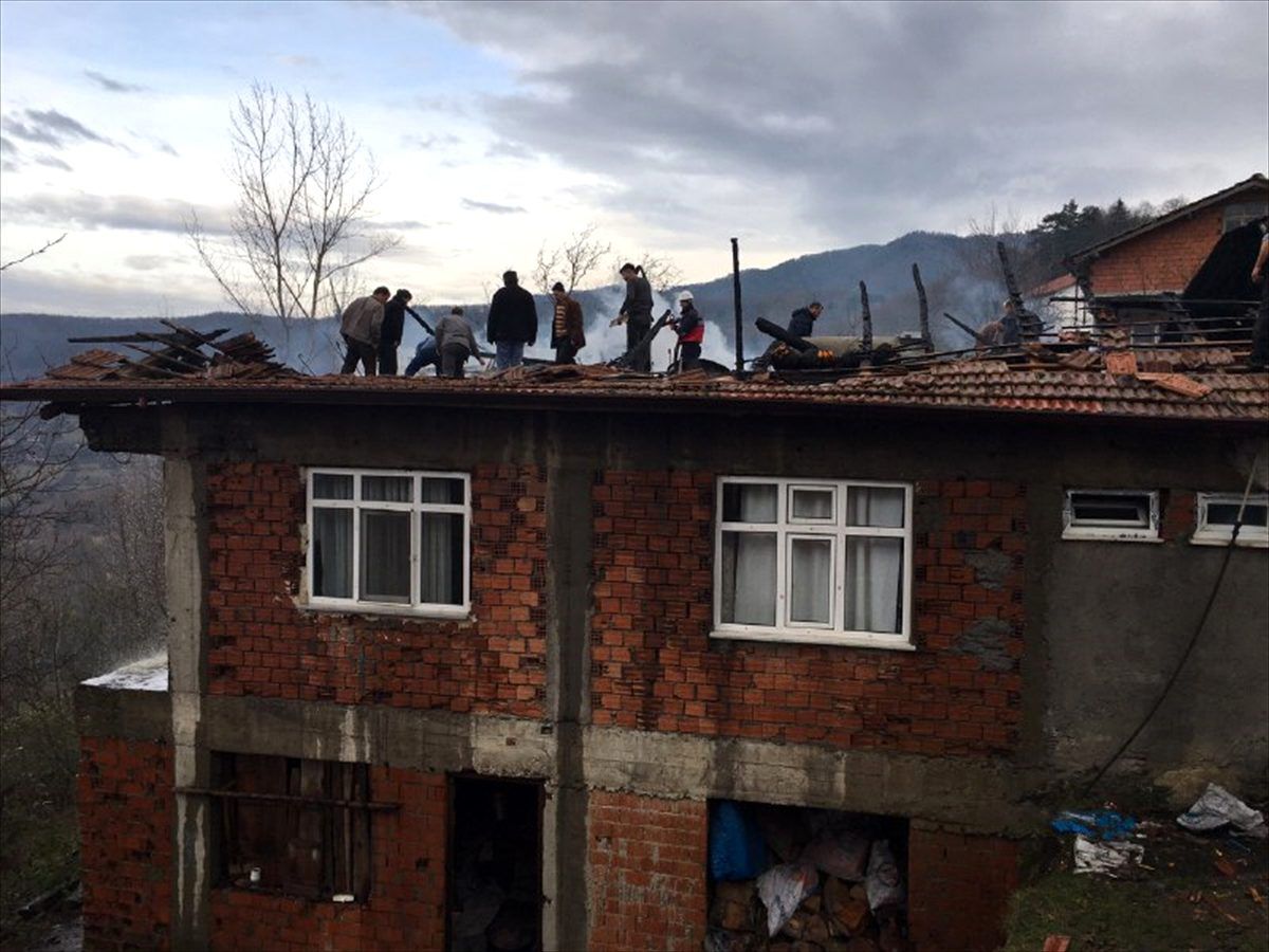 Karabük\'te çatı yangını