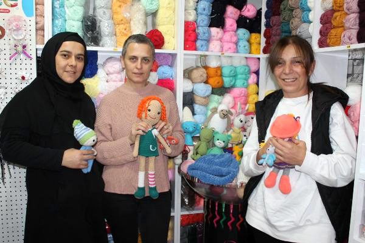 Lösemi hastası çocuklar için örüyorlar