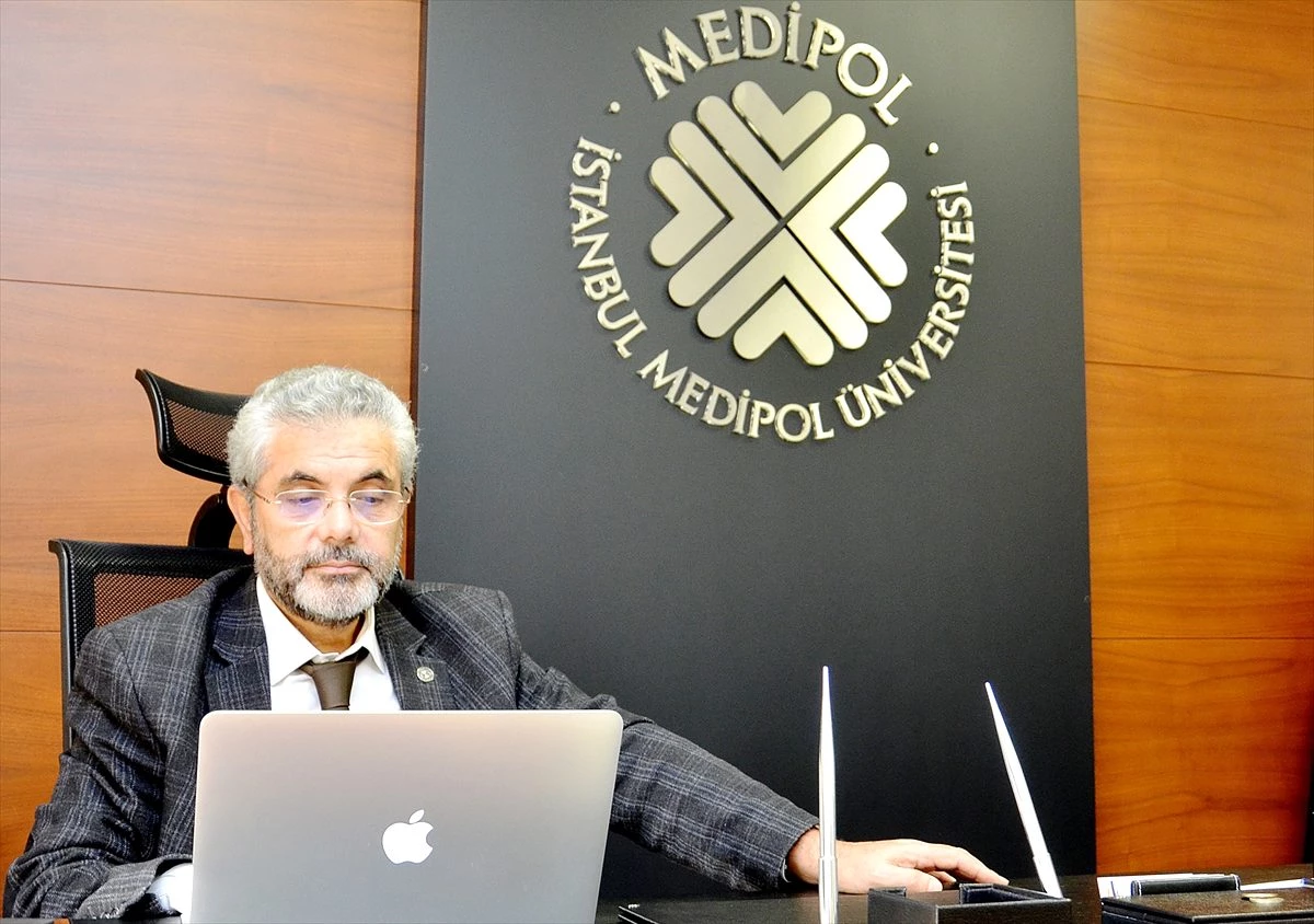 Medipol Üniversitesi Rektörü Aydın, AA\'nın "Yılın Fotoğrafları" oylamasına katıldı