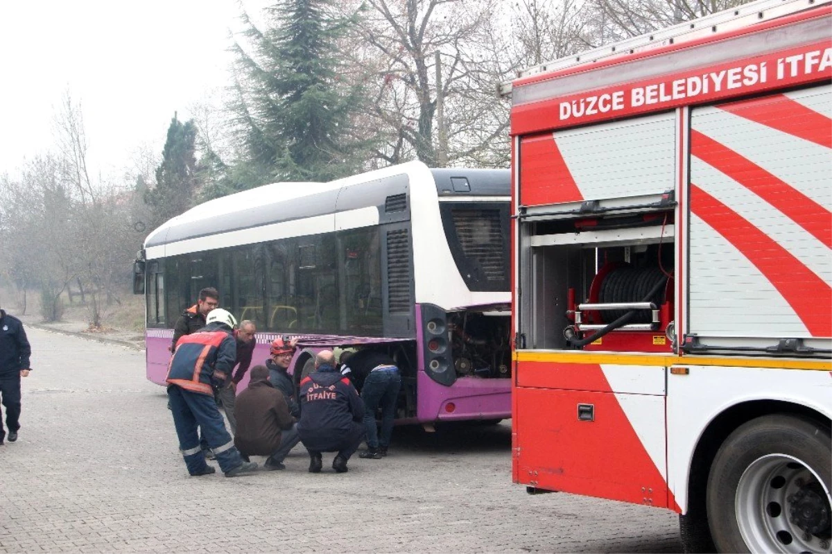 Otobüsü yanmaktan şoför kurtardı