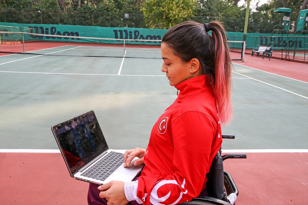 Paralimpik tenisçi Büşra Ün, AA\'nın "Yılın Fotoğrafları" oylamasına katıldı