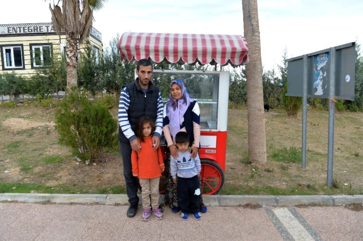 Simit arabası çalınan engelliye Büyükşehir Belediyesi el uzattı