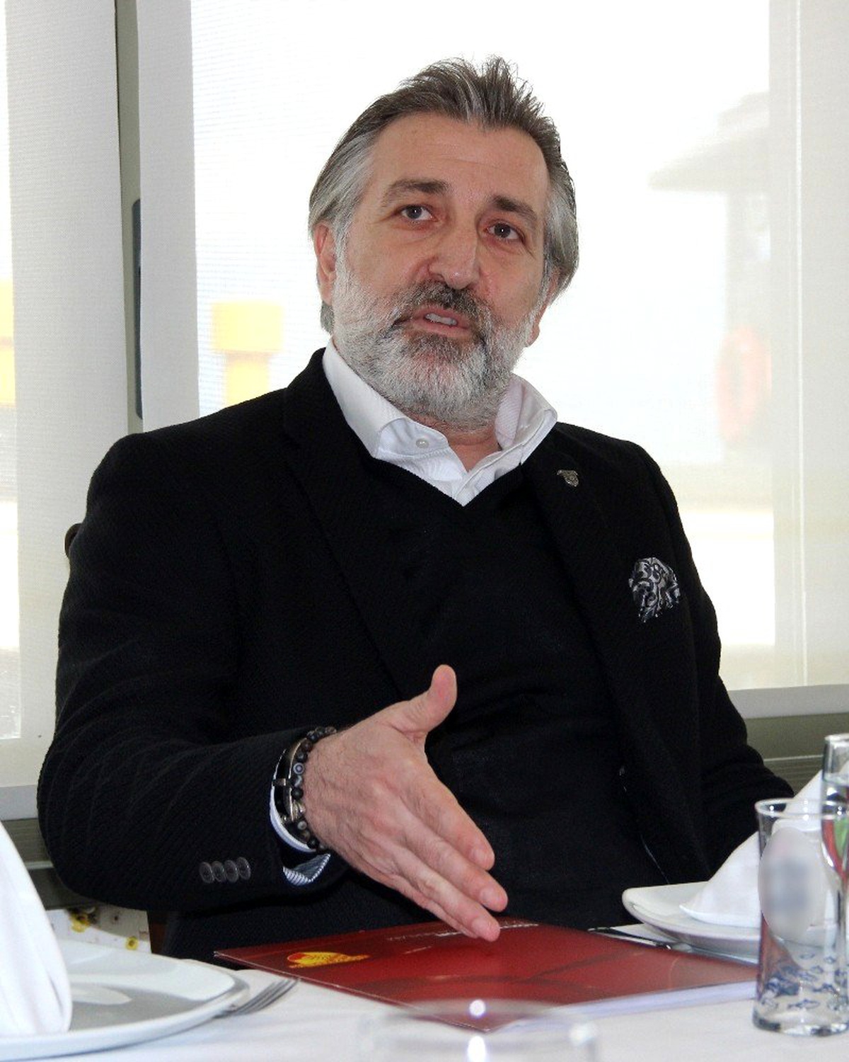 Talat Papatya: "Yeni stadımıza girerken içimden ayakkabılarımı çıkarmak geliyor