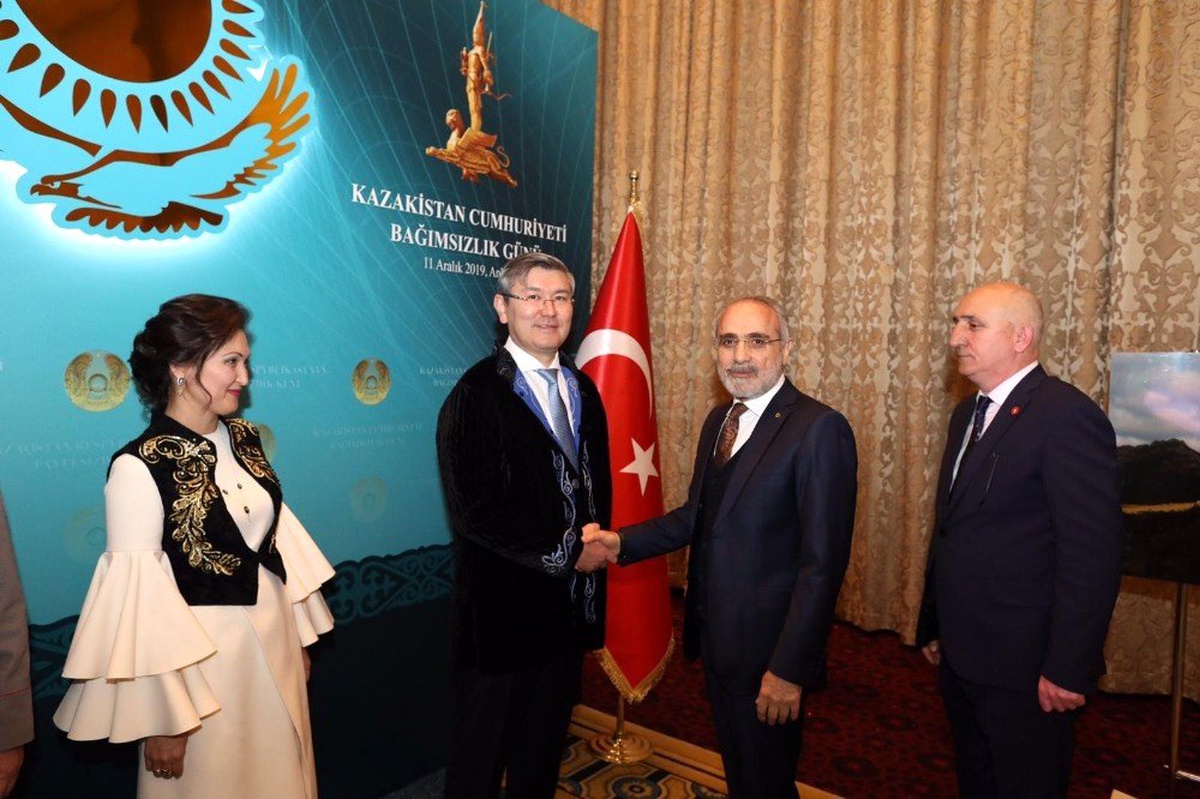 Topçu, Kazakistan\'ın bağımsızlık günü resepsiyonuna katıldı