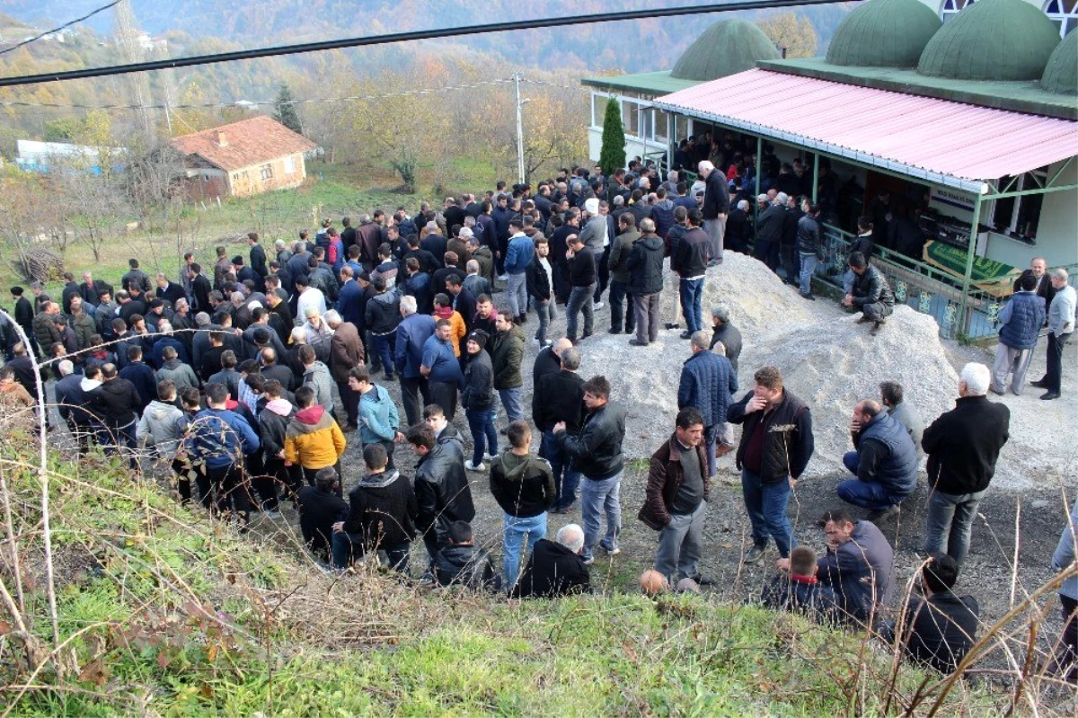 Torununu hastaneye götürürken kaza yaptı: 3 ölü