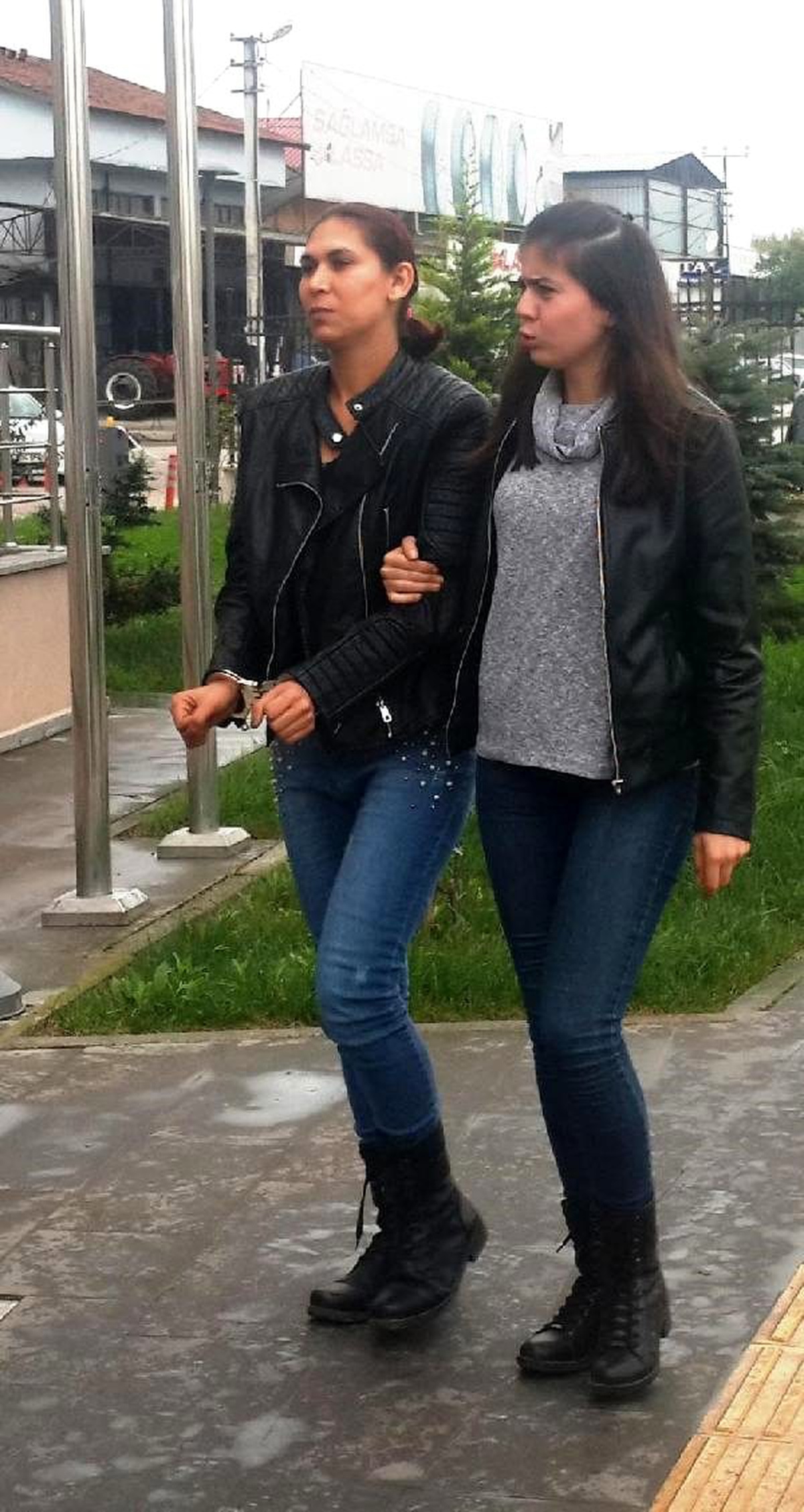 Üvey babasını öldüren Şerife\'ye \'haksız tahrik\' ve \'iyi hal\' indirimiyle 15 yıl hapis