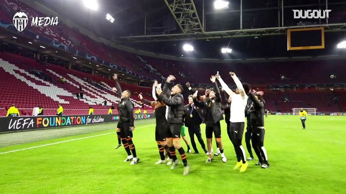 Valencia\'nın Şampiyonlar Ligi\'nde Gruptan Çıkmayı Kutluyor